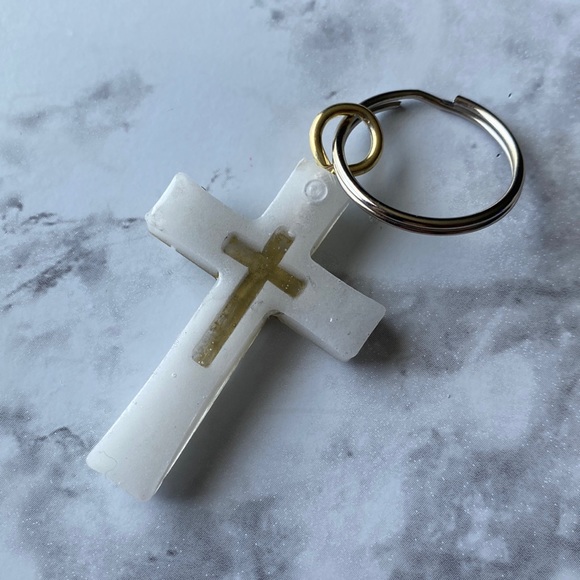 White/Gold cross keychain - Picture 1 of 4